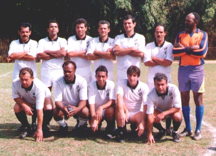 De p�: Br�s, Samuel, Toninho, Genorinho, Moacir, Vit�rio e Z� Alan.Agachados: Etiene, Eloir, Gonzaga, Jorge Mira e D�o.
